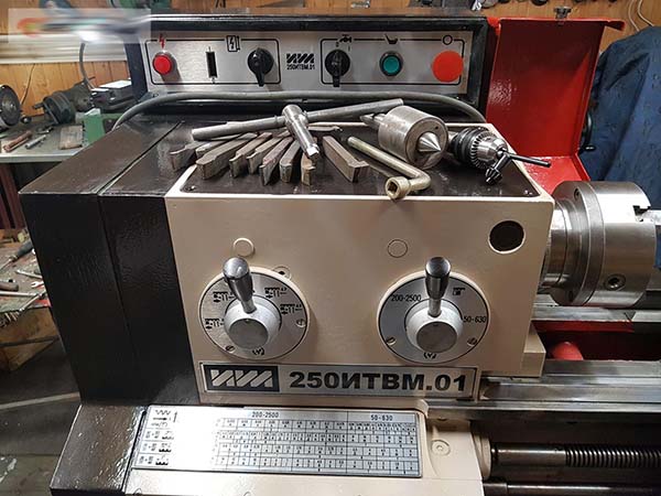 Фото передньої бабки токарно-гвинторізного верстата 250итвм Фото передньої бабки токарно-гвинторізного верстата 250итвм